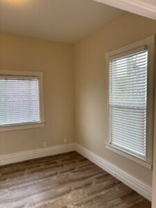 462 Jackson bed window