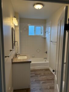 462 Jackson full bath